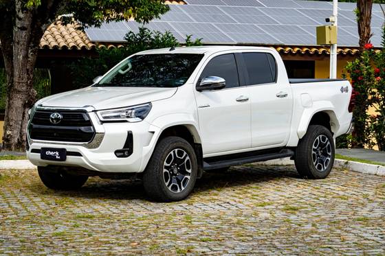 TOYOTA HILUX 2.8 D-4D TURBO DIESEL CD SRX PLUS 4X4 AUTOMÁTICO